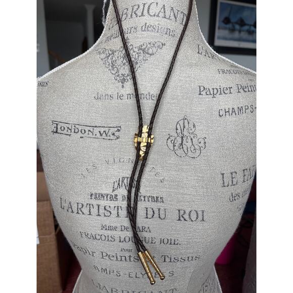 Gold Leaf Bolo Tie w/ Green Stone Unisex Western Fall Festival 2.5” - Picture 2 of 4